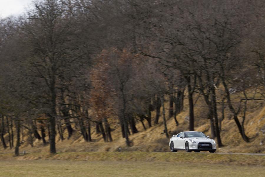  Nissan GT-R 2011 года  (фото 29 из 87)